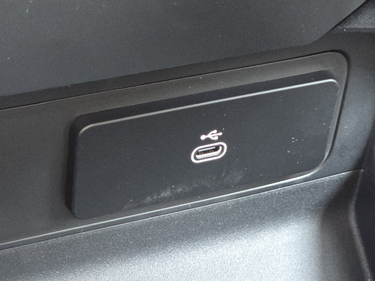 New 2026 Land Rover Defender 130 V8 image 9