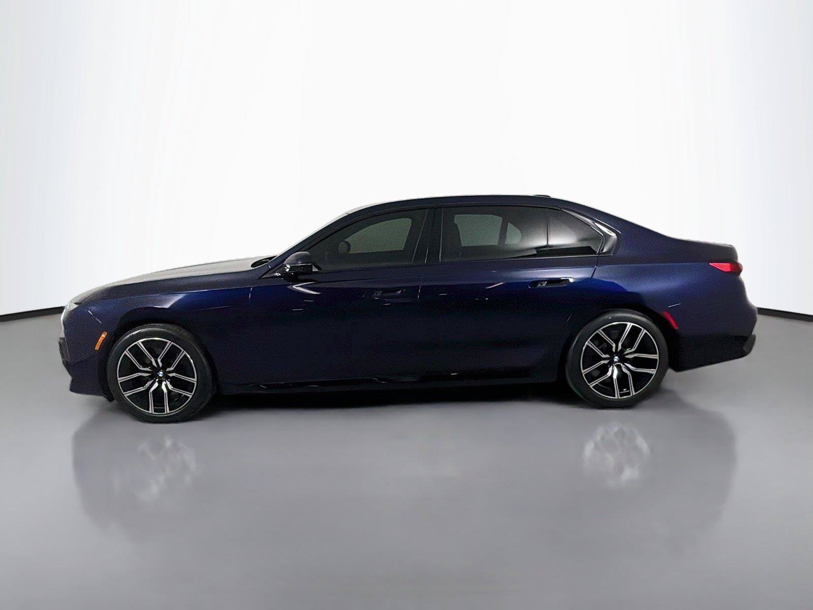 Used 2024 BMW 760i xDrive w/ Executive Package AWD/4WD image 8
