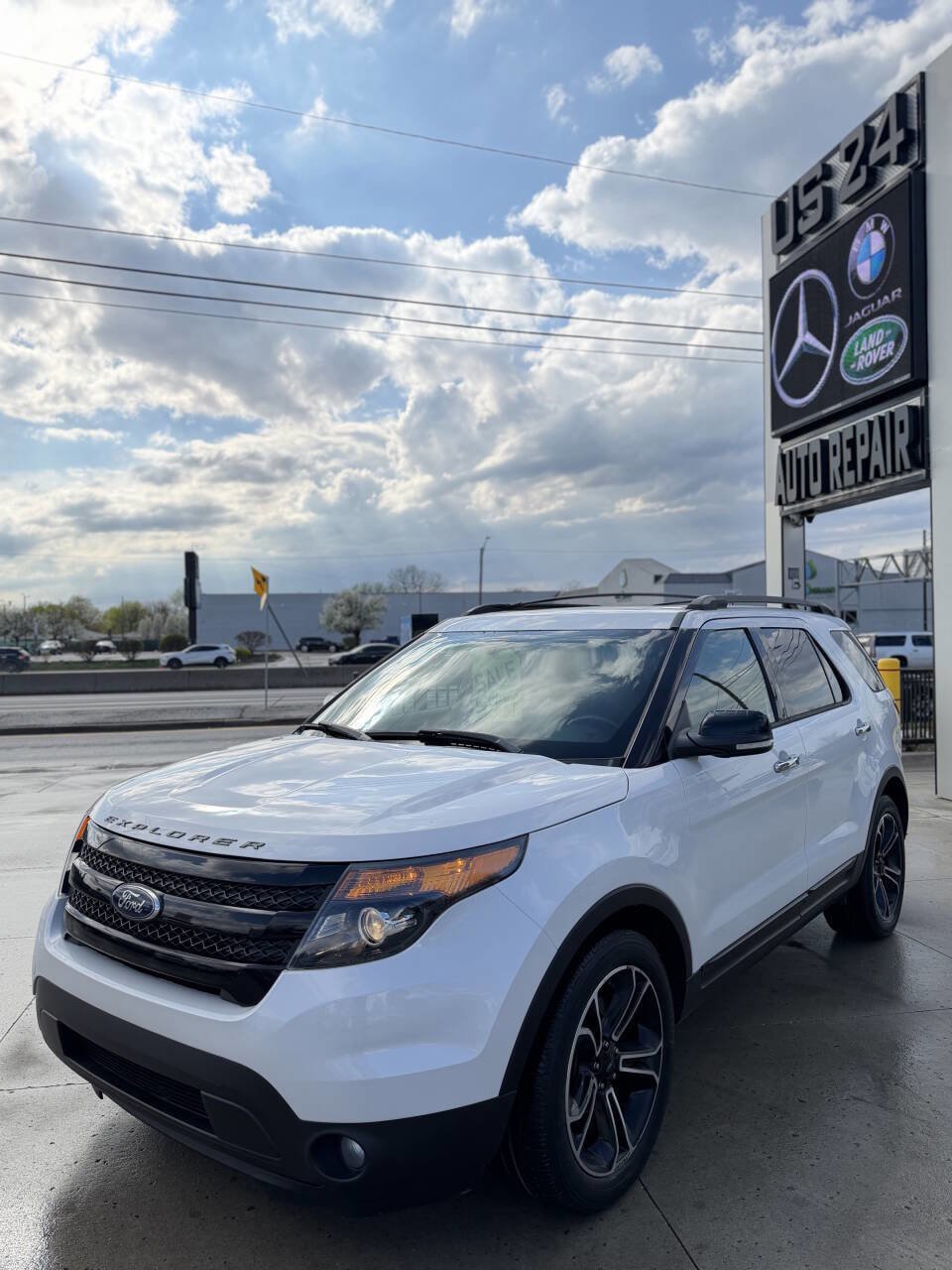 Used 2013 Ford Explorer Sport AWD/4WD image 3