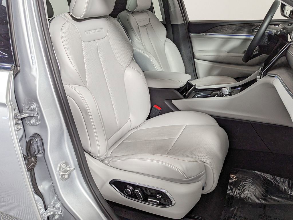 Used 2022 Jeep Grand Cherokee Overland w/ Adv Protech Group III image 36