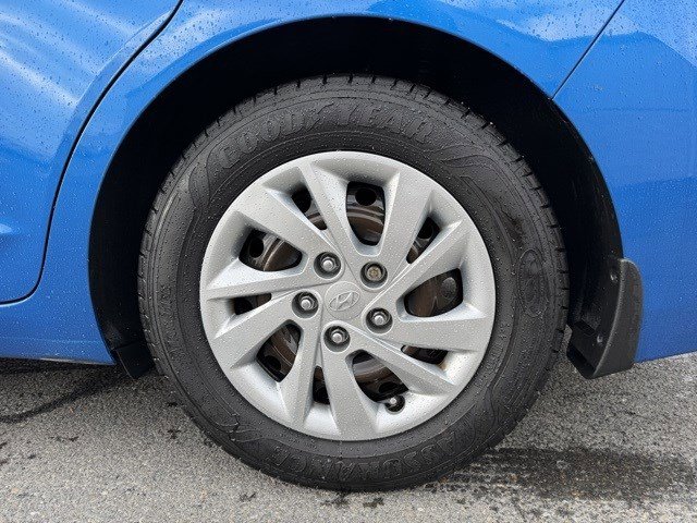 Used 2017 Hyundai Elantra SE image 23