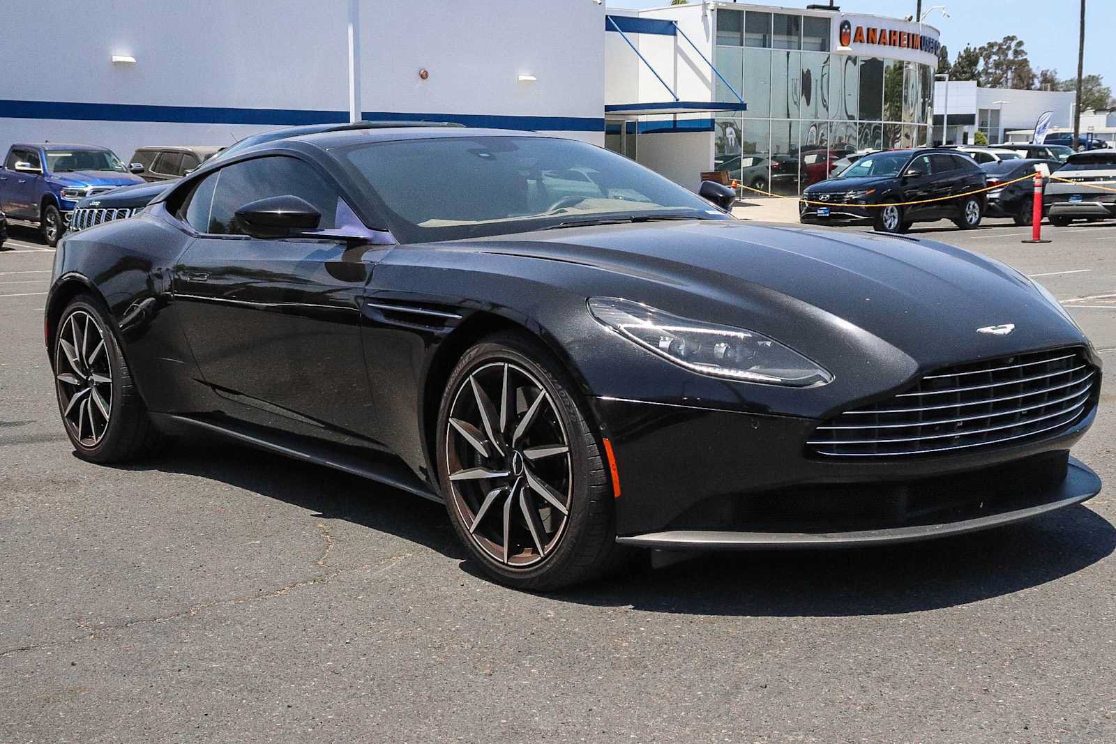 Used 2020 Aston Martin DB11 Coupe RWD image 17