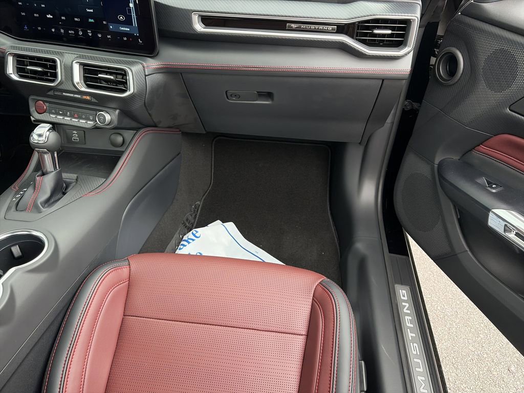 Used 2025 Ford Mustang Premium RWD image 17