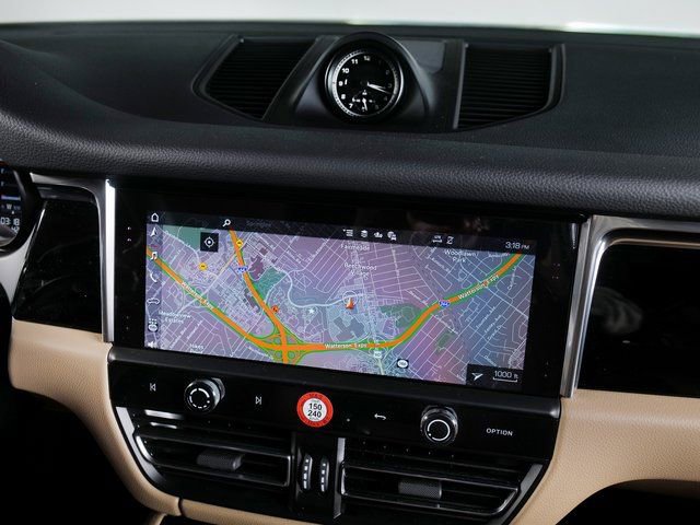 Used 2025 Porsche Macan image 19