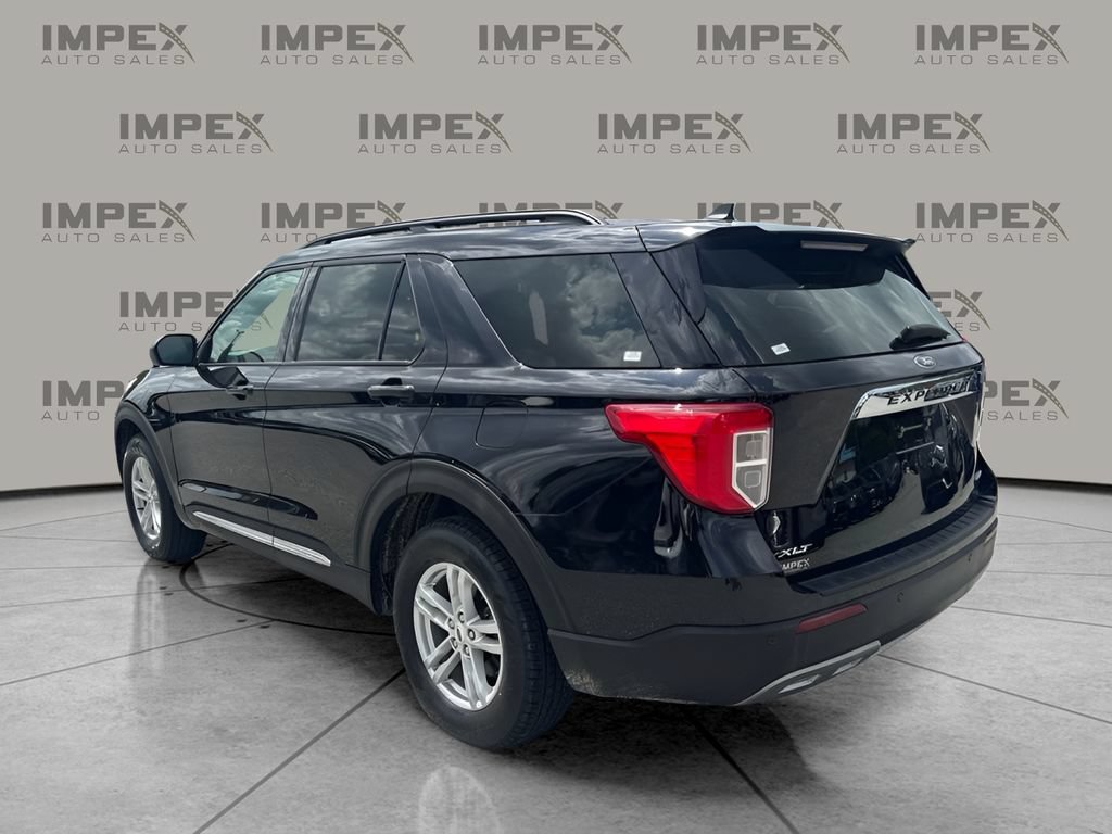 Used 2023 Ford Explorer XLT w/ Equipment Group 202A AWD/4WD image 3