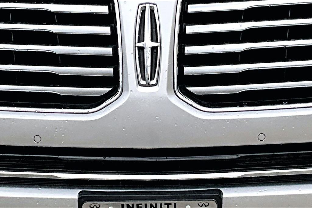 Used 2015 Lincoln Navigator 4WD w/ Equipment Group 101A Reserve image 12