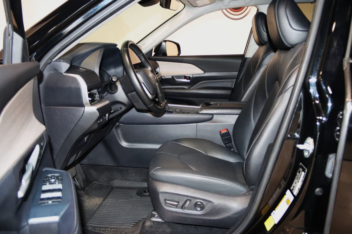 Used 2024 Toyota Grand Highlander FWD image 31