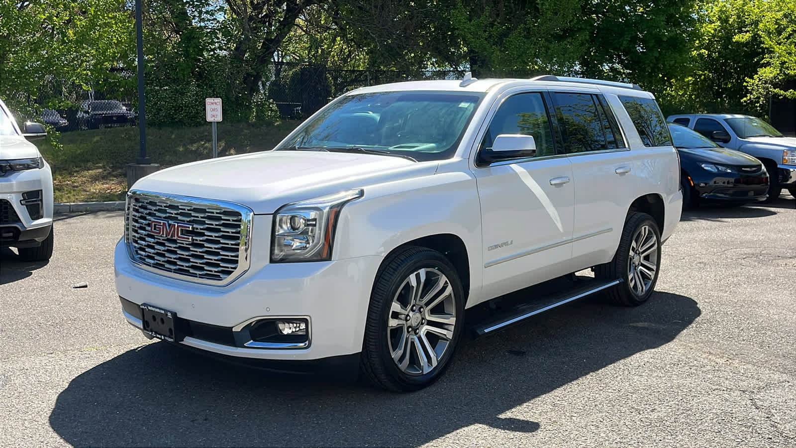 Used 2018 GMC Yukon Denali w/ Denali Ultimate Package AWD/4WD image 3