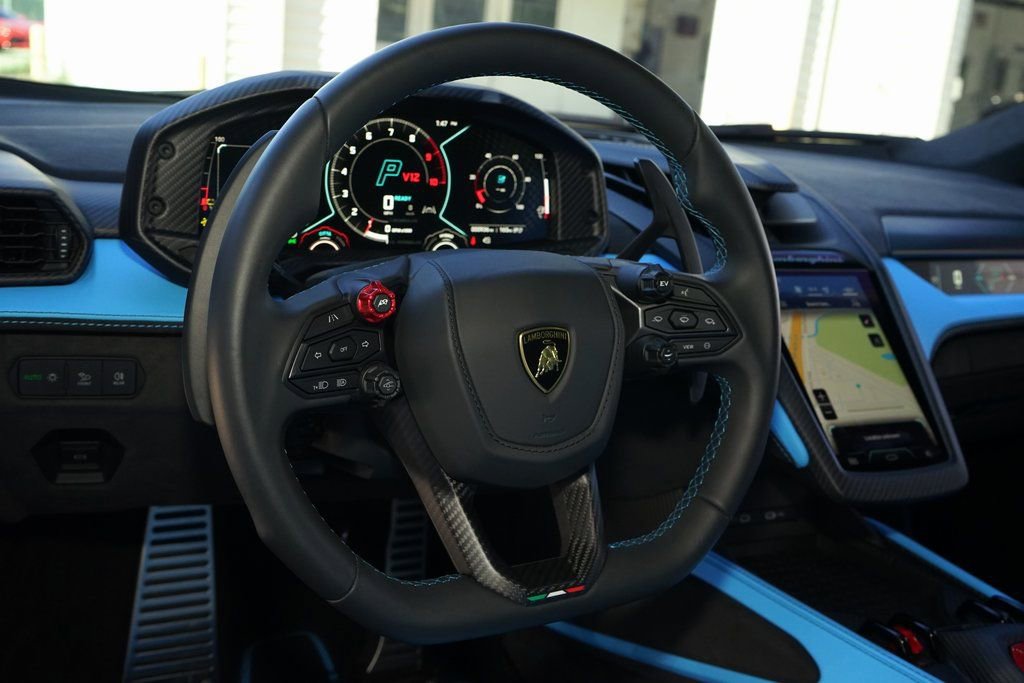 Used 2025 Lamborghini Revuelto image 25