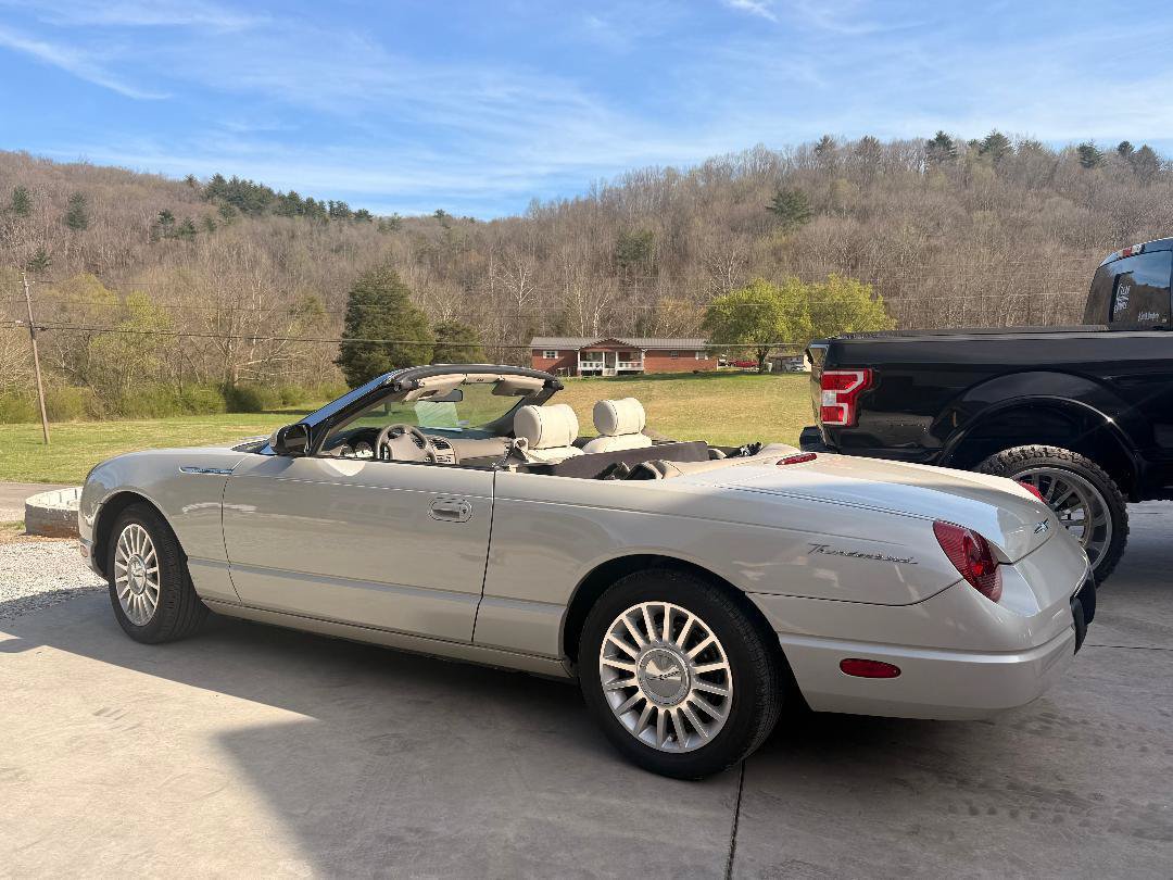 Used 2005 Ford Thunderbird 50th Anniversary RWD image 3