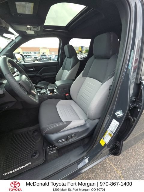 Used 2025 Toyota Tacoma TRD Off-Road AWD/4WD image 11