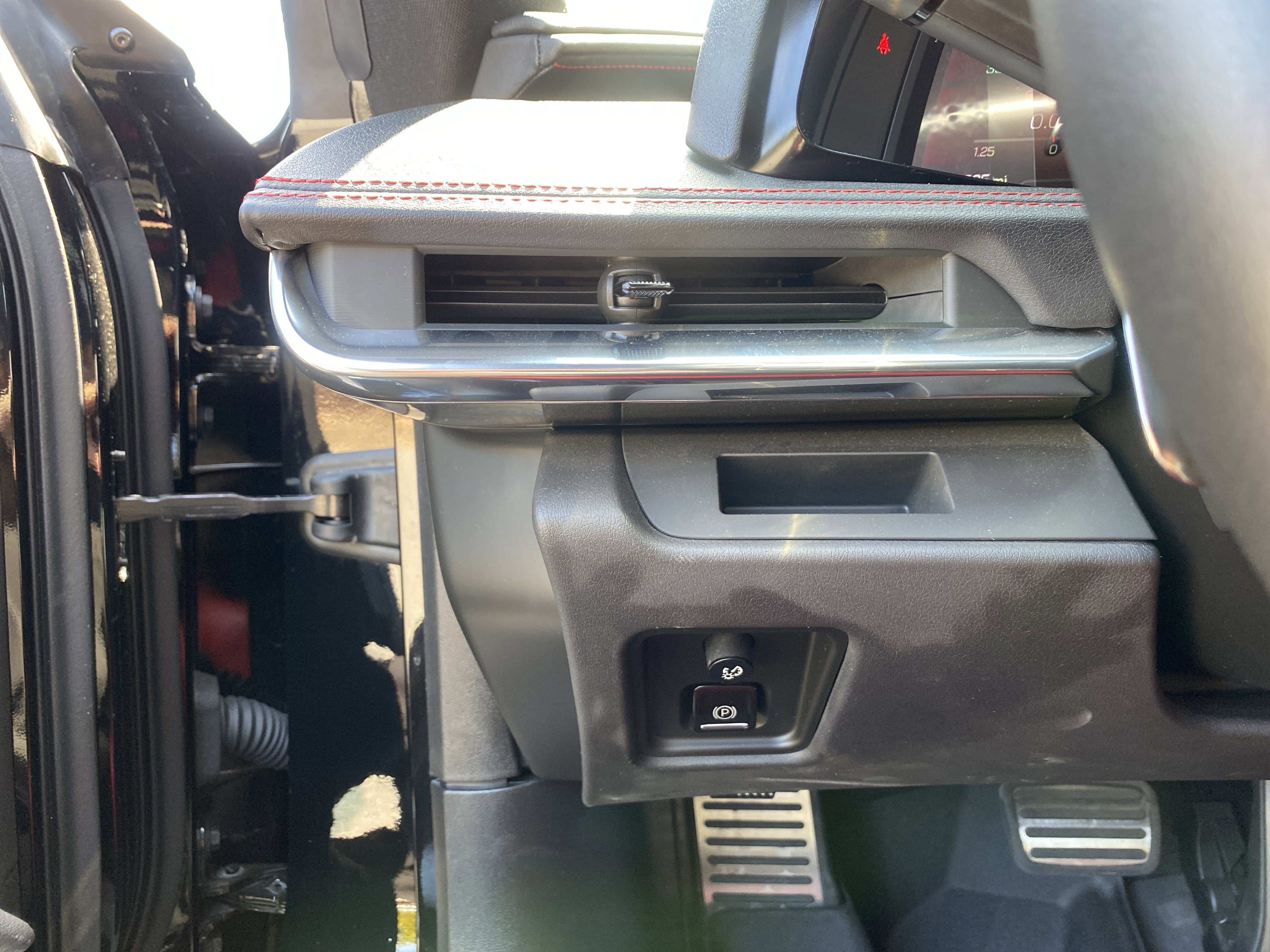 Used 2020 Chevrolet Corvette Stingray Coupe w/ 1LT image 51