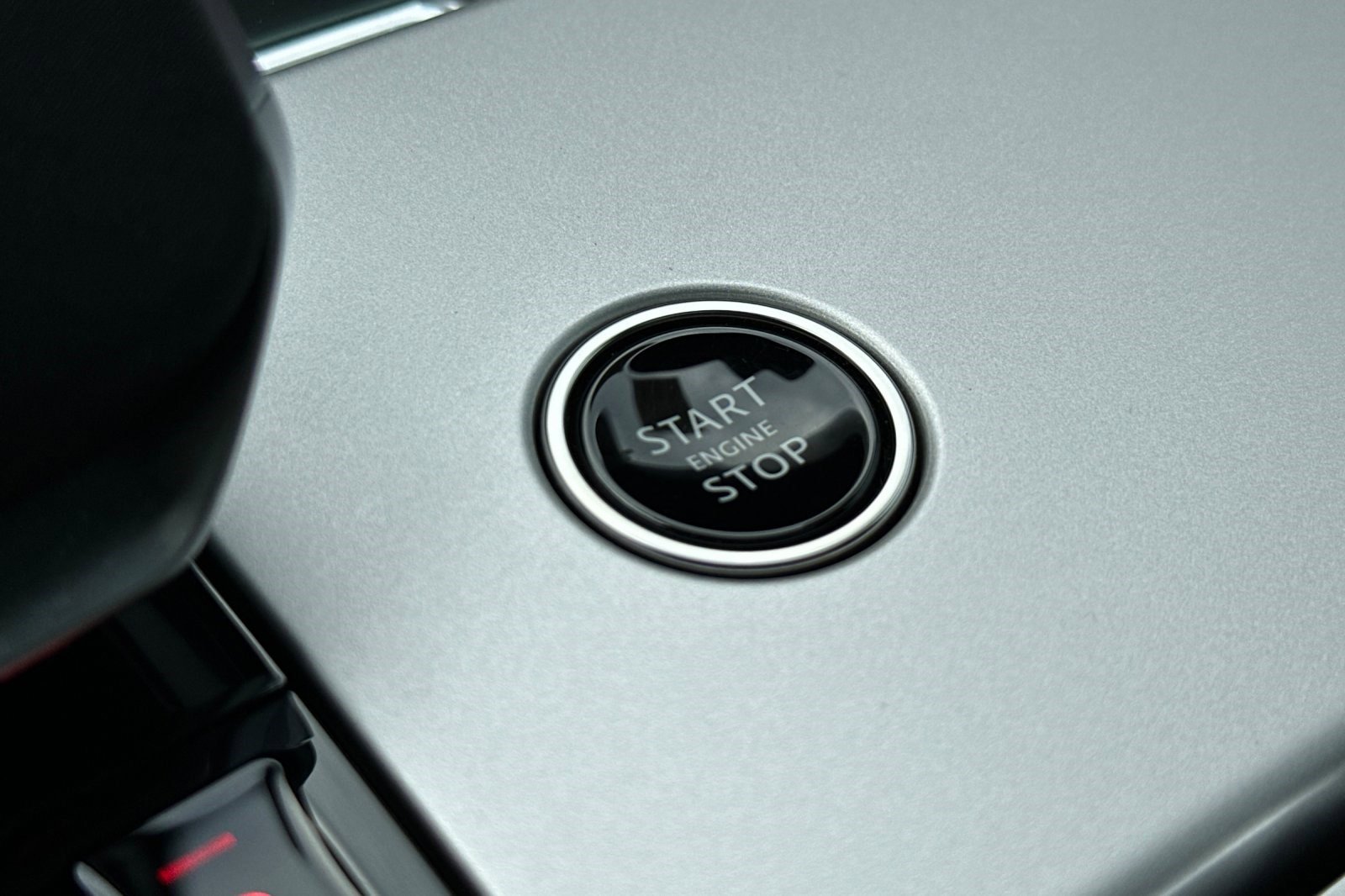 Used 2024 Land Rover Range Rover SE image 34