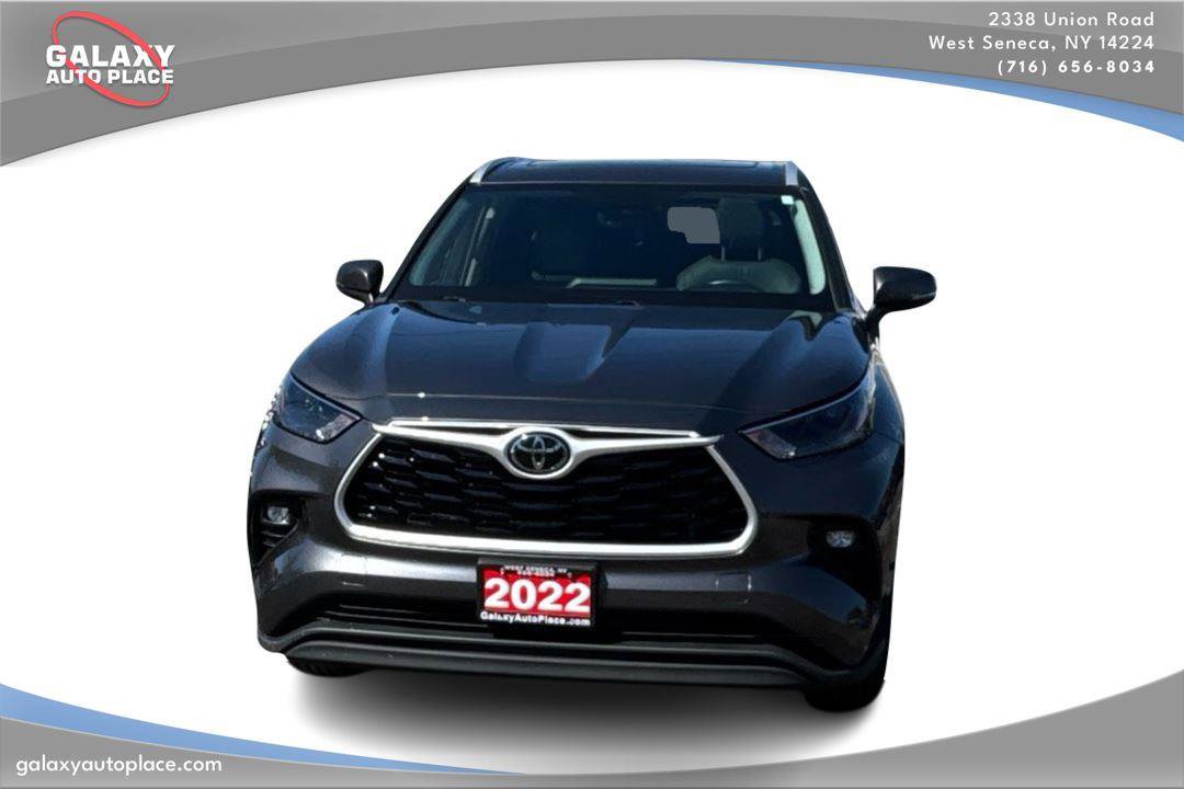 Used 2022 Toyota Highlander XLE image 2