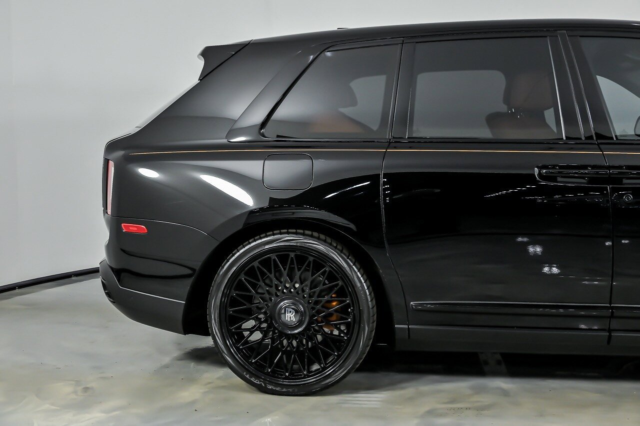 Used 2022 Rolls-Royce Cullinan w/ Dark Exterior Package AWD/4WD image 13