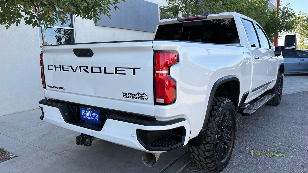 Used 2024 Chevrolet Silverado 2500 High Country w/ LPO, Dark Essentials Package AWD/4WD image 9