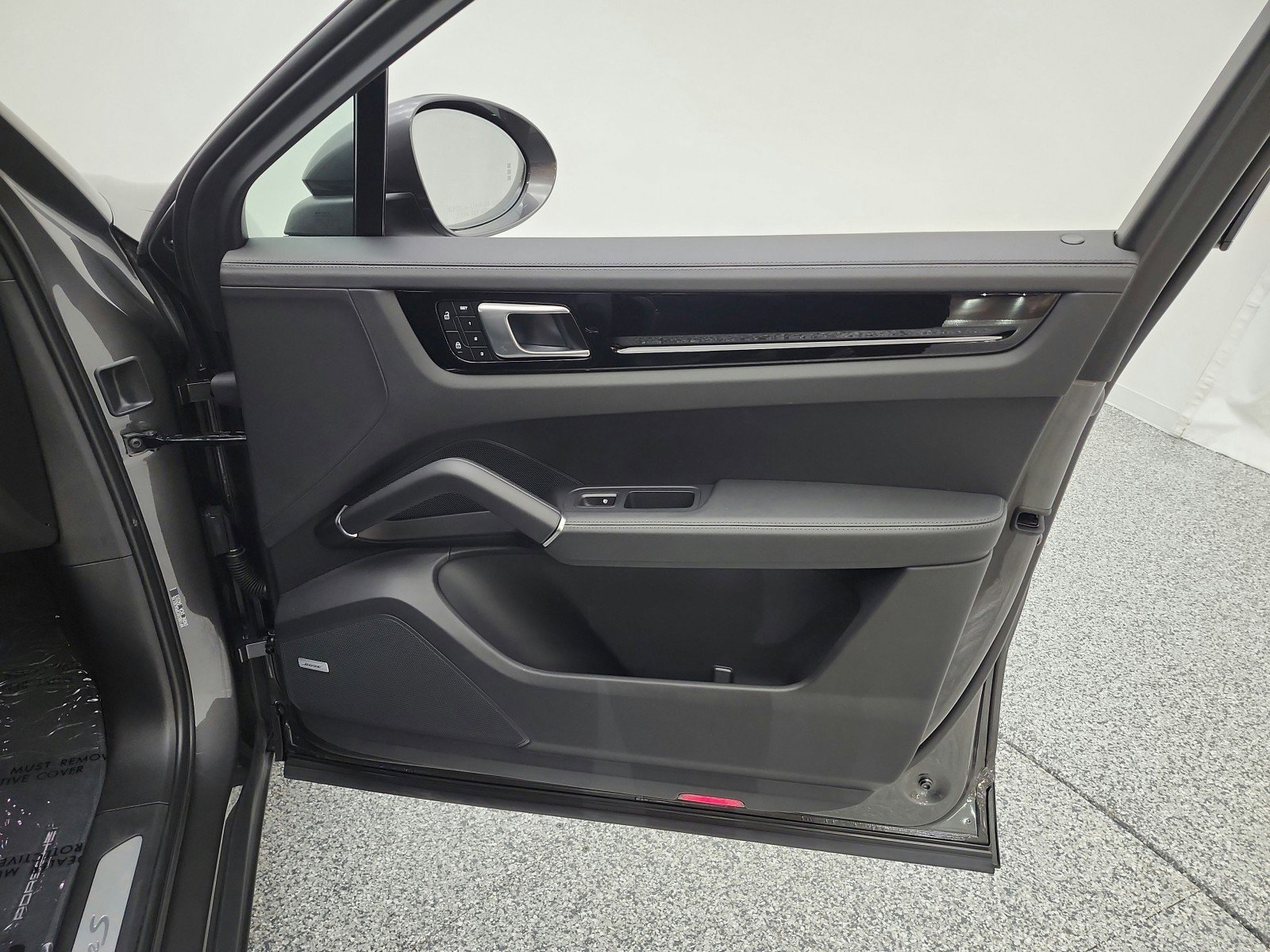 Used 2023 Porsche Cayenne Coupe image 18