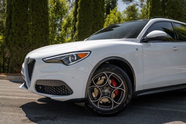 Used 2023 Alfa Romeo Stelvio Ti w/ Active Assist Plus Package AWD/4WD image 3