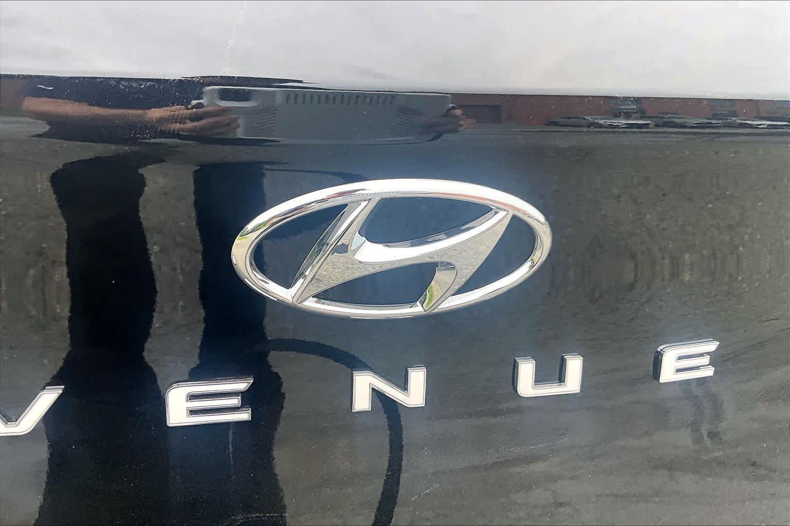 New 2026 Hyundai Venue SEL FWD image 8