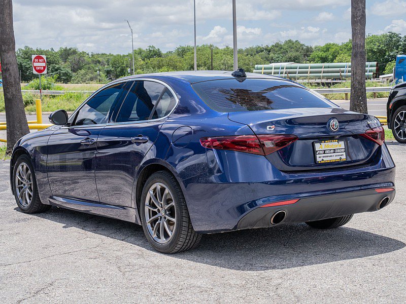 Used 2018 Alfa Romeo Giulia AWD image 7