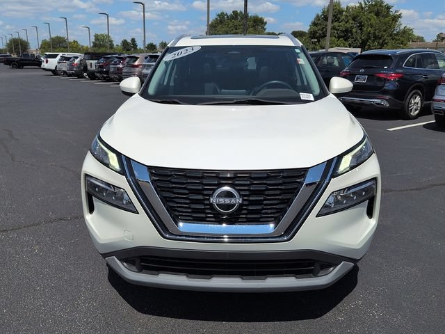 Used 2023 Nissan Rogue SV w/ SV Premium B Package FWD image 2