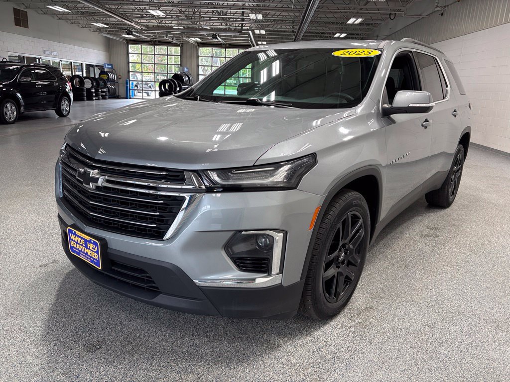 Used 2023 Chevrolet Traverse LT AWD/4WD image 3