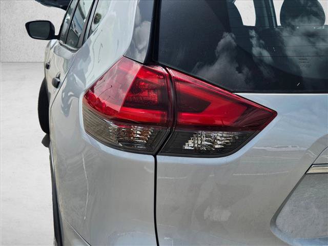 Used 2019 Nissan Rogue S FWD image 9