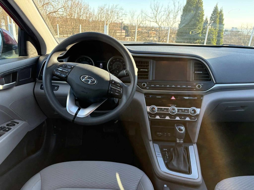 Used 2020 Hyundai Elantra SEL image 5