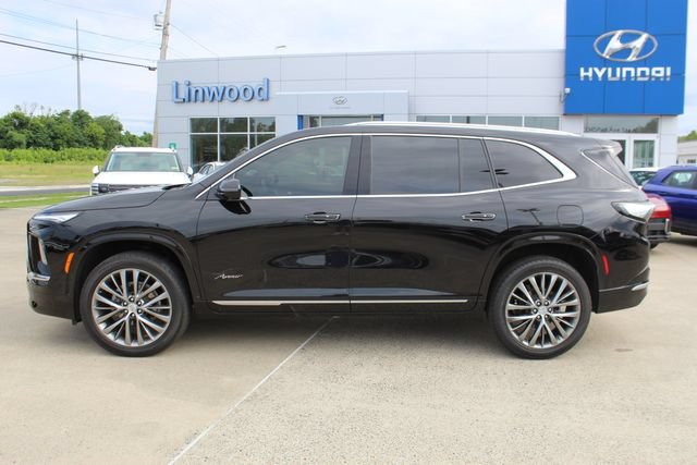 Used 2025 Buick Enclave Avenir w/ Trailering Package, 5000 lbs. FWD image 2