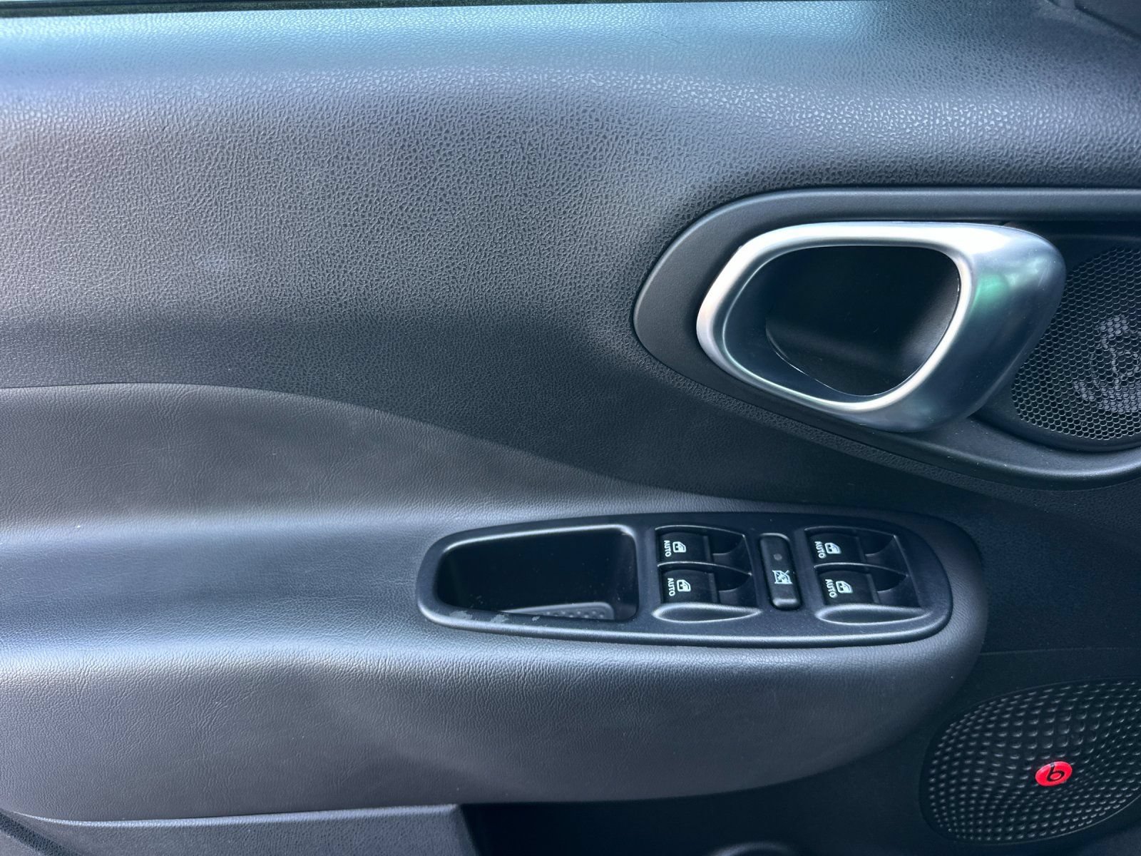 Used 2020 FIAT 500L Trekking w/ Popular Equipment Group FWD image 11
