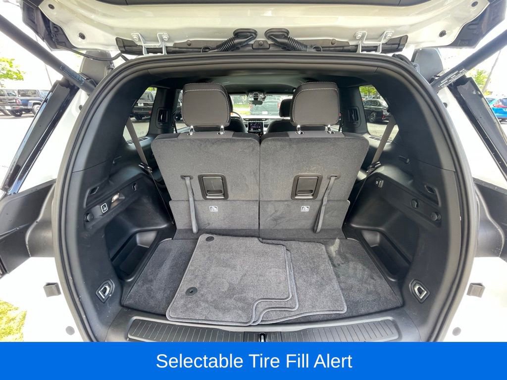 Certified 2025 Jeep Grand Cherokee L Laredo w/ Luxury Tech Group I AWD/4WD image 9