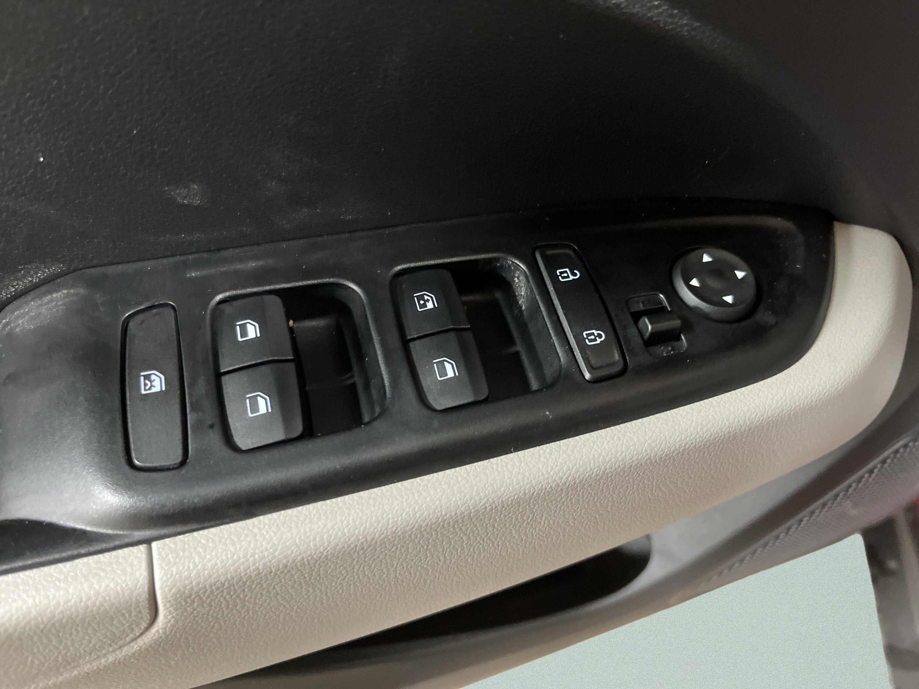 Used 2024 Hyundai Venue SEL image 15