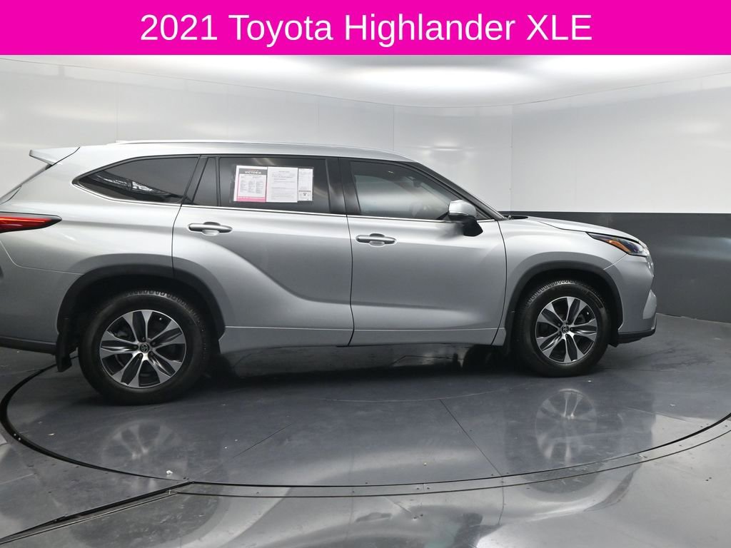 Used 2021 Toyota Highlander XLE image 4