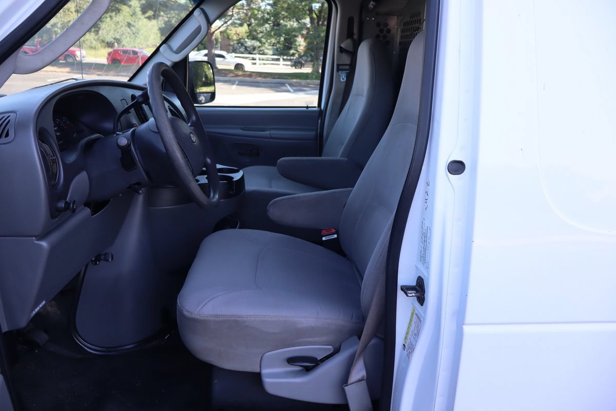 Used 2006 Ford E-250 and Econoline 250 RWD image 19