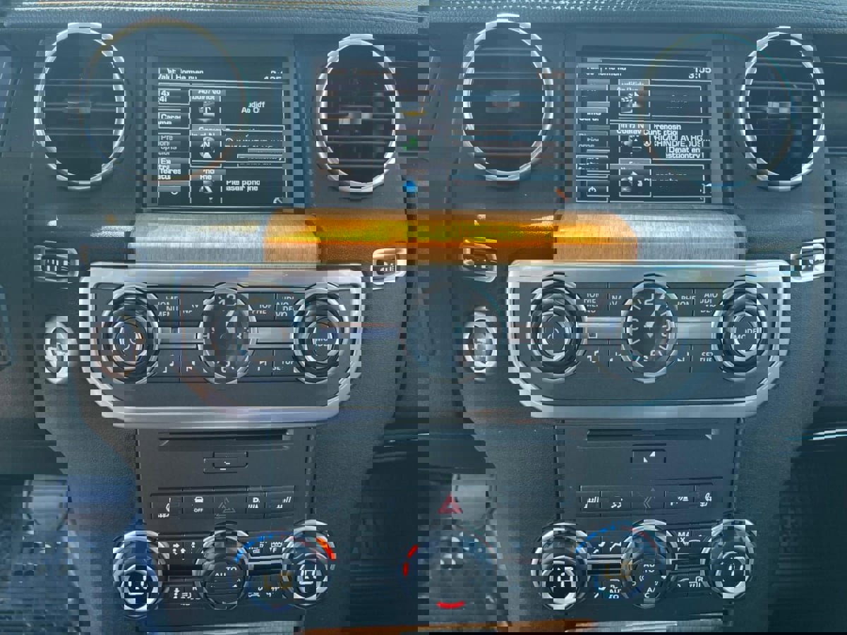 Used 2015 Land Rover LR4 HSE image 17