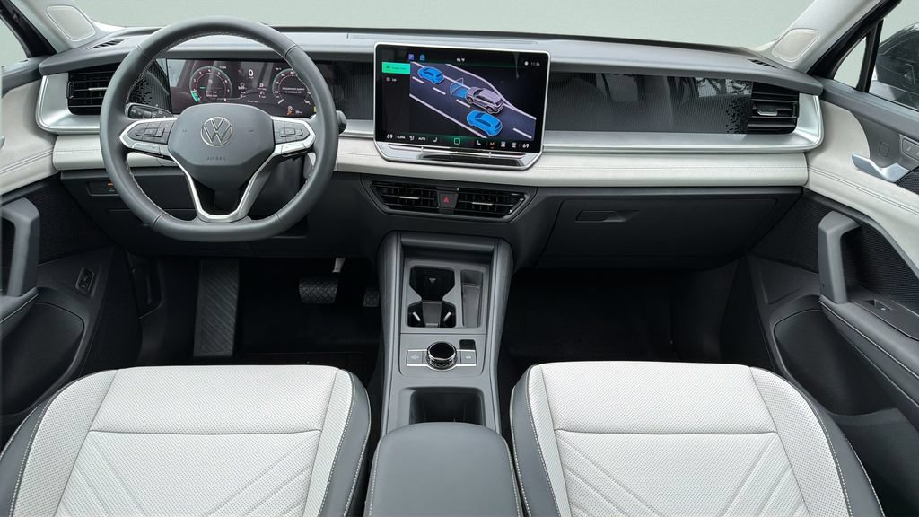 New 2026 Volkswagen Tiguan SE FWD image 25