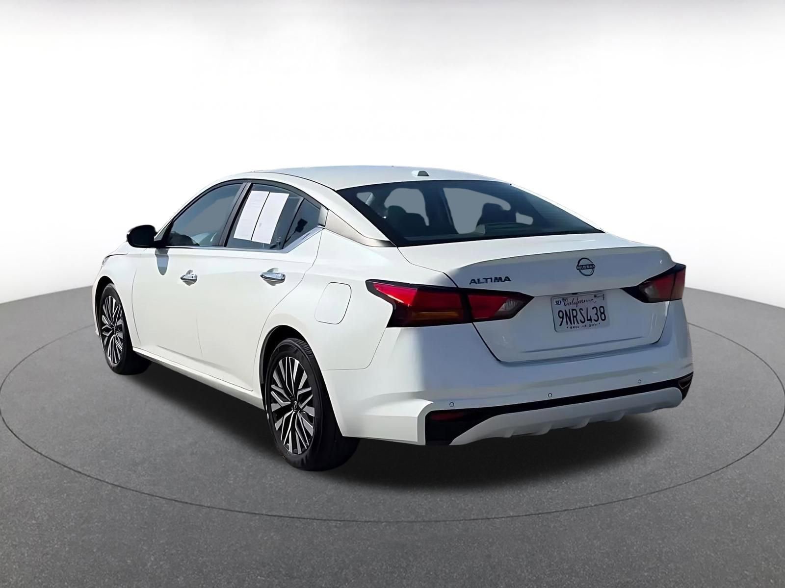 Used 2025 Nissan Altima 2.5 SV FWD image 11