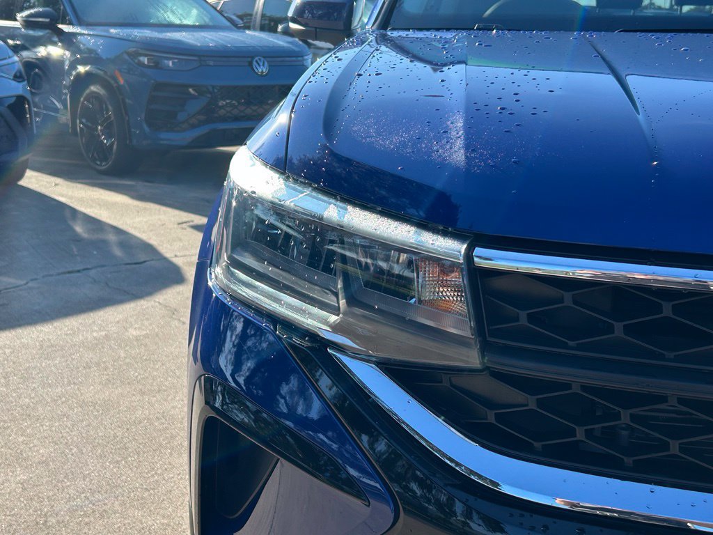 Certified 2023 Volkswagen Taos SE FWD image 35