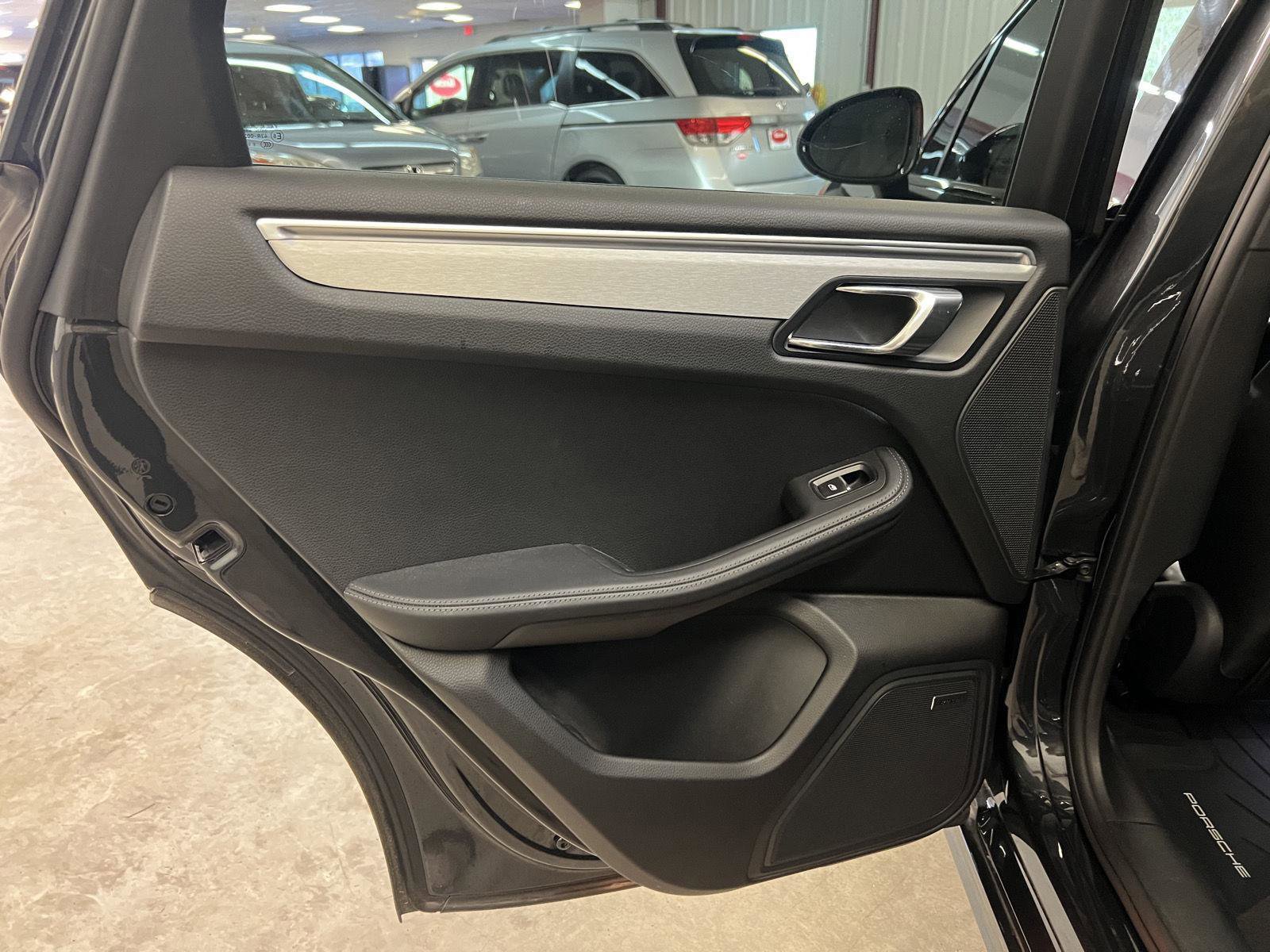 Used 2017 Porsche Macan GTS image 32