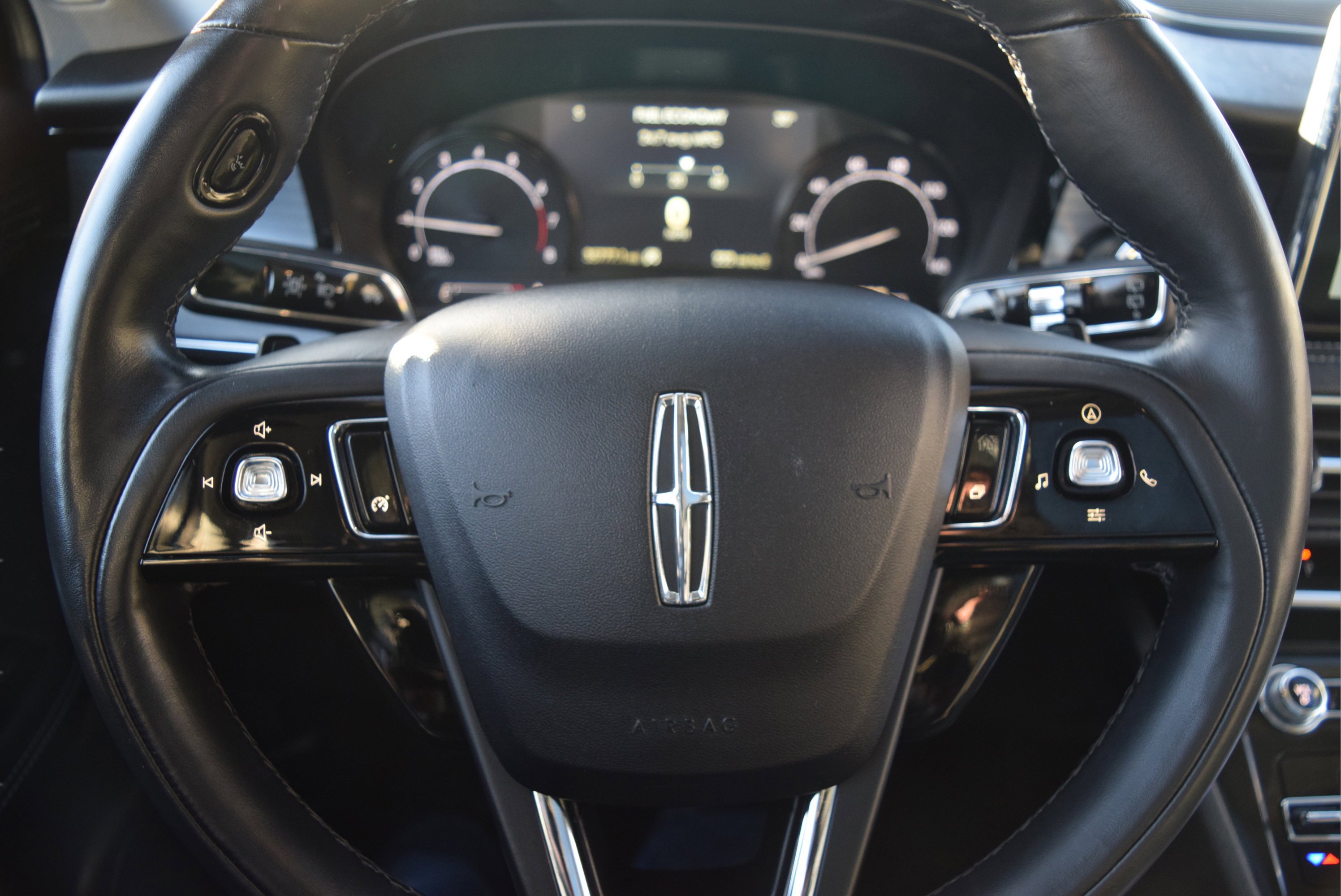 Used 2022 Lincoln Corsair AWD w/ Premium Package image 11