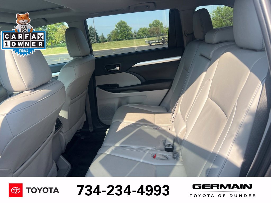 Used 2019 Toyota Highlander XLE AWD/4WD image 18