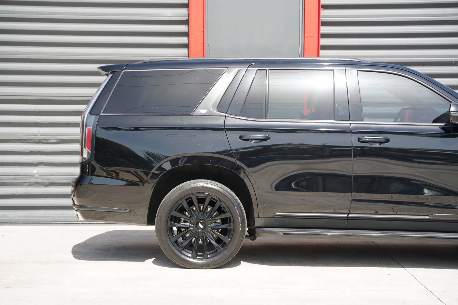 Used 2023 Cadillac Escalade Premium Luxury RWD image 7
