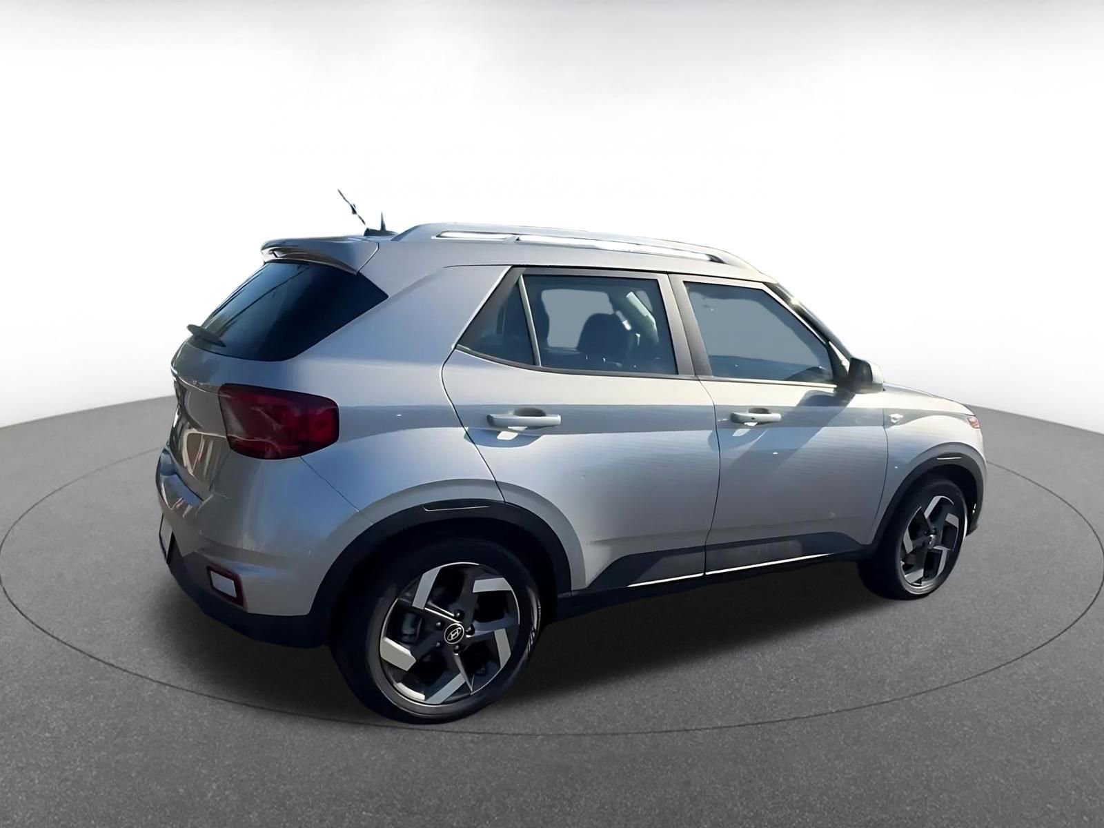 Used 2025 Hyundai Venue SEL image 15