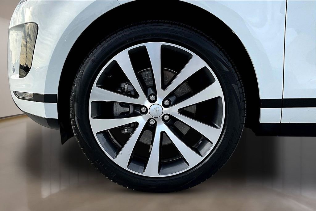 Certified 2025 Land Rover Range Rover Evoque S image 32