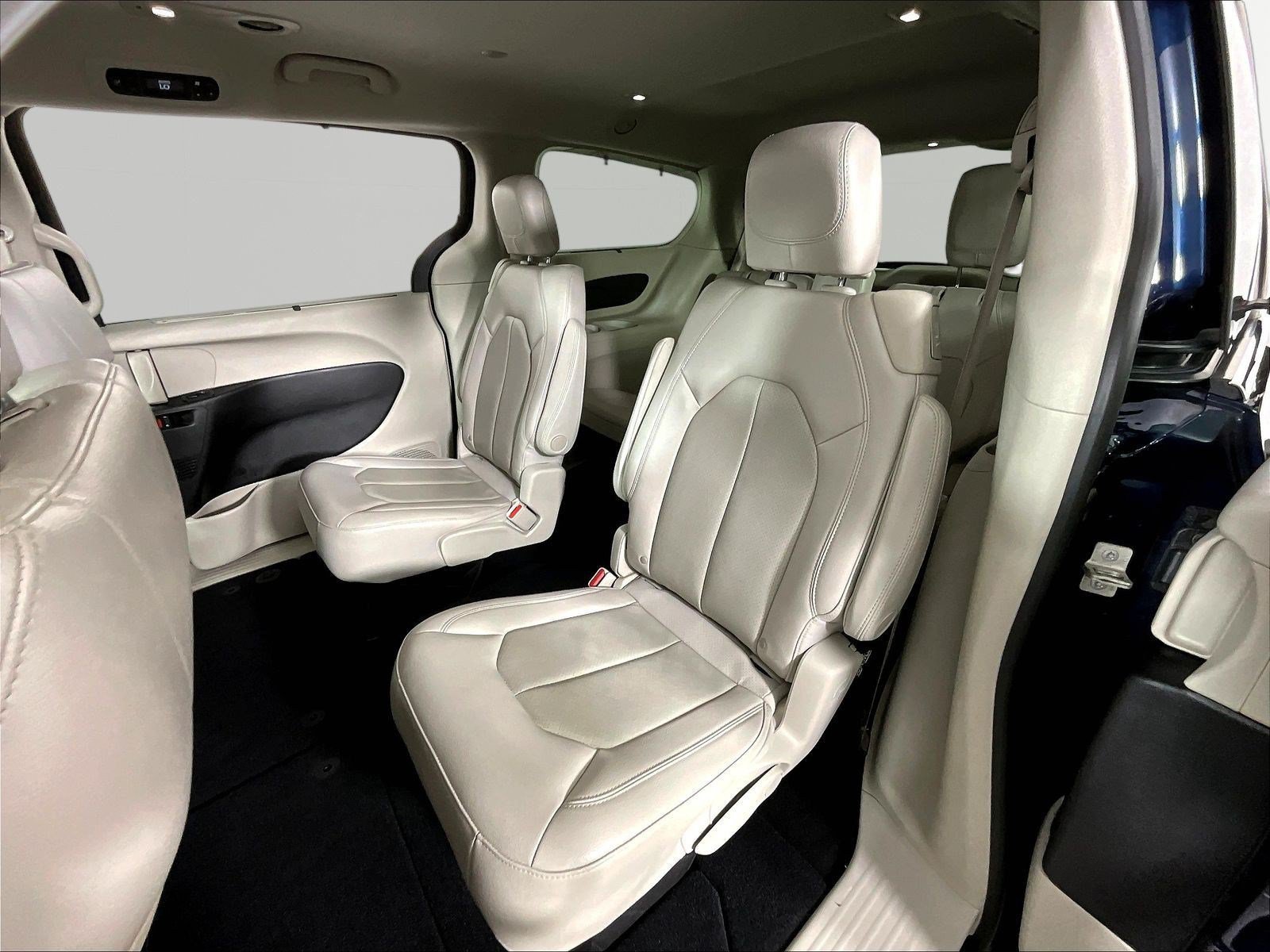 Used 2021 Chrysler Pacifica Touring-L FWD image 22