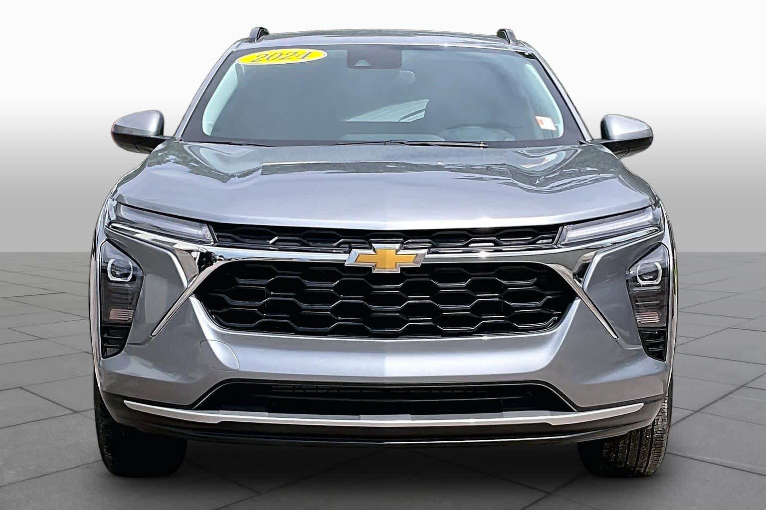 Used 2024 Chevrolet Trax LT w/ Driver Confidence Package FWD image 4