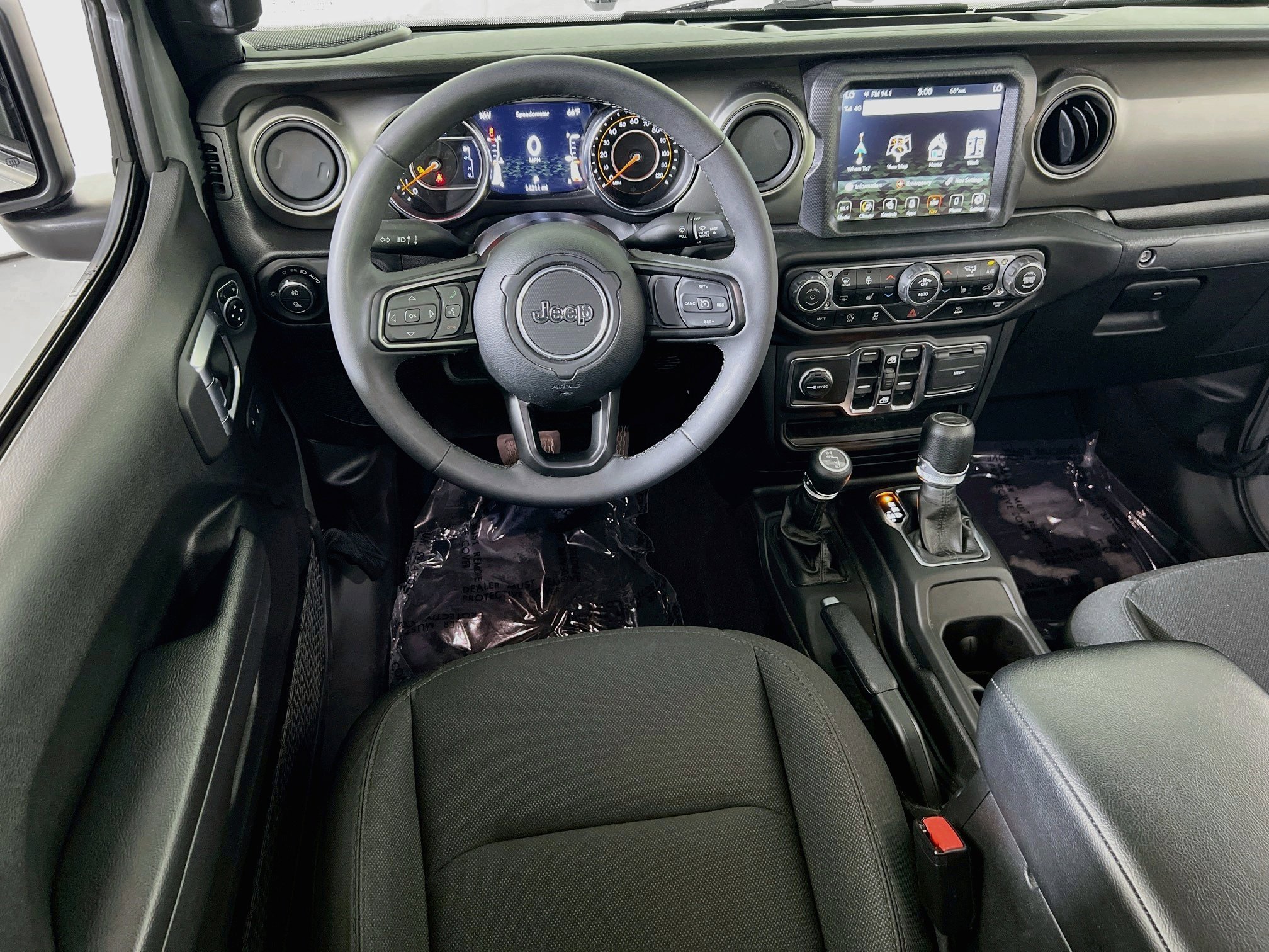 Used 2023 Jeep Gladiator Willys AWD/4WD image 22