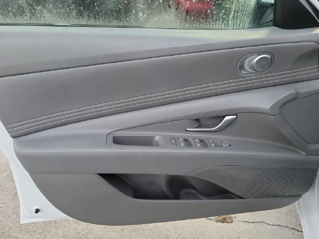 Used 2025 Hyundai Elantra SEL FWD image 12