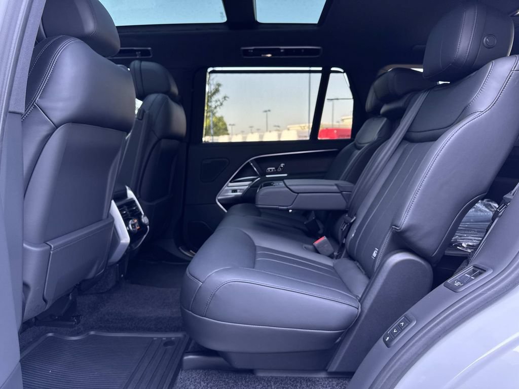 Used 2025 Land Rover Range Rover Long Wheelbase SE AWD/4WD image 14