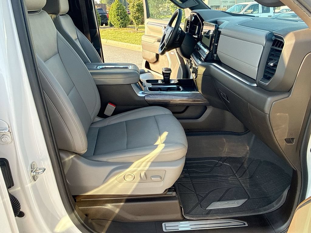 Used 2022 Chevrolet Silverado 1500 LTZ AWD/4WD image 26